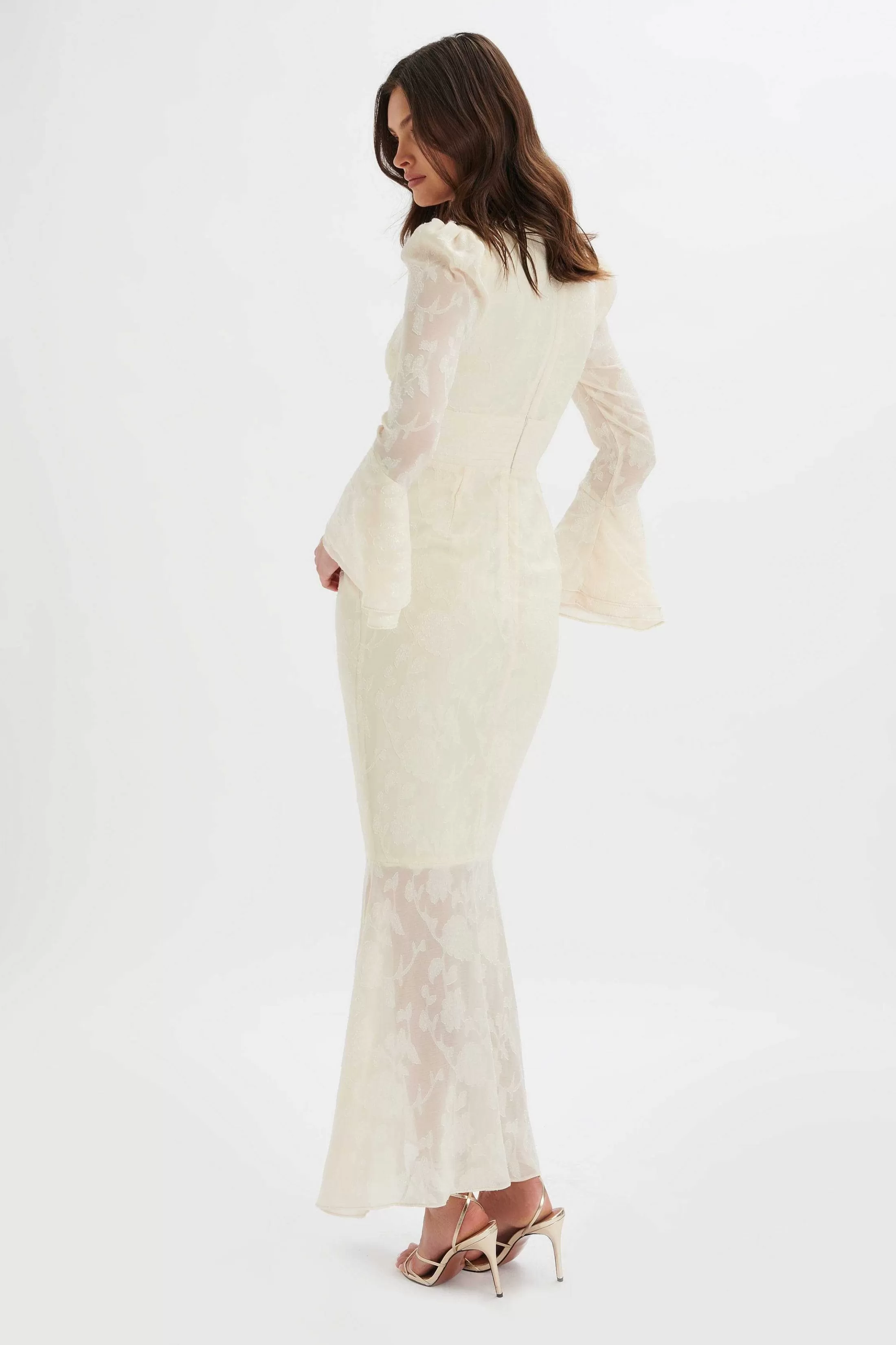 Lavish Alice Dresses<Lauren Fluted Sleeve Maxi Dress In Cream Floral Textured Chiffon